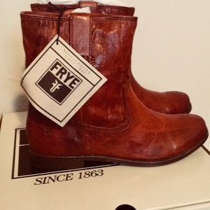 NWT Women’s Frye Anna shortie cognac sz 7.5